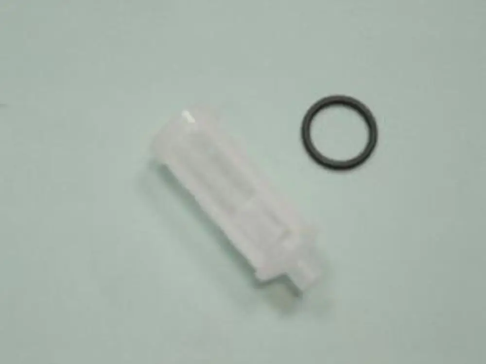 Transparente Filterschicht für eine Pumpe, begleitet von einem schwarzen O-Ring. Produkt wurde für den Einsatz in Heizsystemen, wie von Remeha, konzipiert.